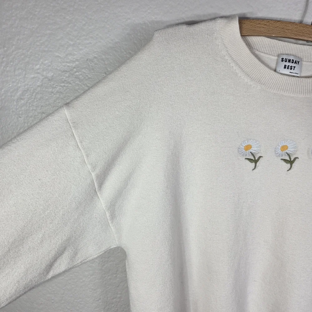 Aritzia Sunday Best Size L Cream Merino Wool Daisy Sweater Daisies Flower Print - Picture 4 of 16